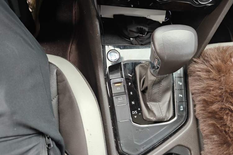 Used Volkswagen Tiguan L 2019 330TSI Automatic Two-Wheel Drive Smart Luxury Version China VI Standard Gear Lever