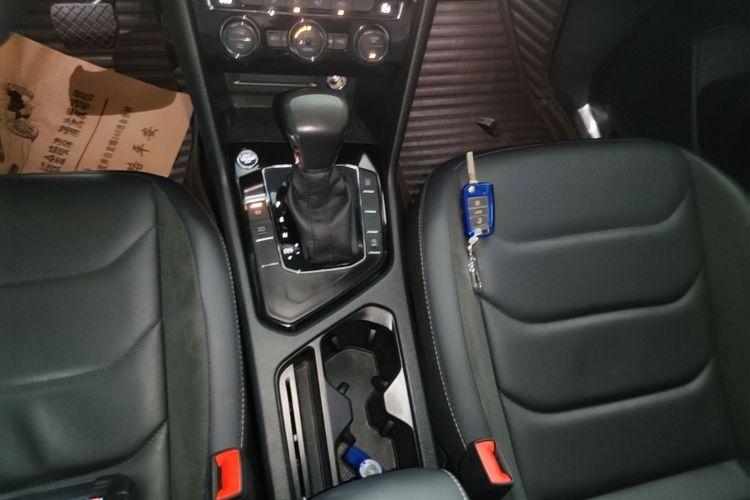 Used Volkswagen Tiguan L 2019 Updated Version 330TSI Automatic Two-Wheel Drive Panoramic Comfort Edition China VI Standard Gear Lever