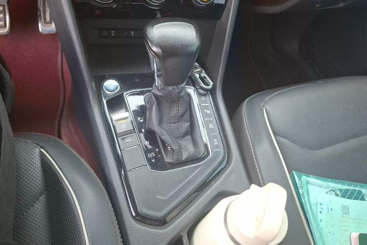 Used Volkswagen Tiguan L 2019 Restyled 330TSI Automatic Two-Wheel Drive R-Line Flagship Version China VI Standard Gear Lever