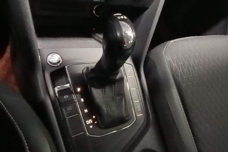 Used Volkswagen Tiguan L 2019 330TSI Automatic Two-Wheel Drive Luxury Edition China V Standard Gear Lever