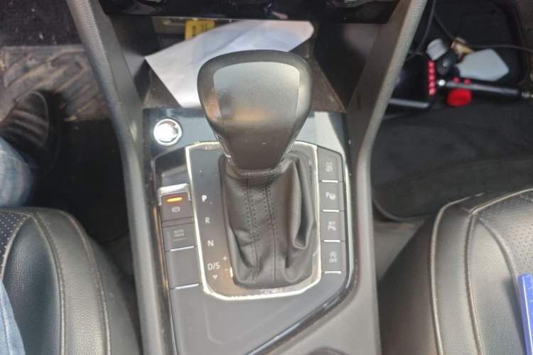 Used Volkswagen Tiguan L 2019 330TSI Automatic Two-Wheel Drive R-Line Flagship Model China VI Standard Gear Lever