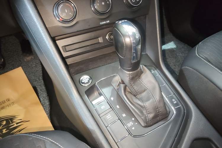 Used Volkswagen Tiguan L 2019 330TSI Automatic Two-Wheel Drive Luxury Edition China VI Standard Gear Lever
