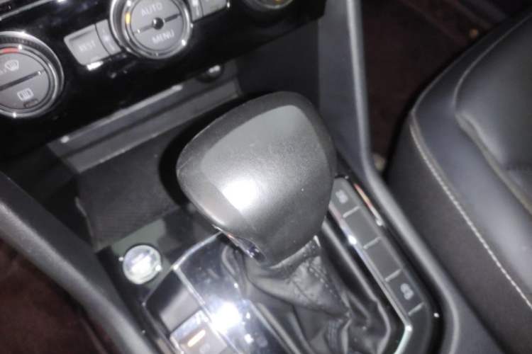 Used Volkswagen Tiguan L 2019 330TSI Automatic Two-Wheel Drive Panoramic Comfort Edition China V Standard Gear Lever