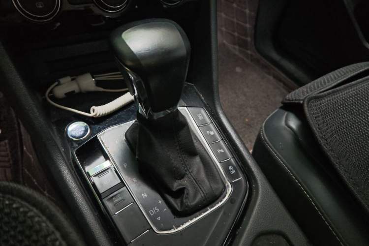 Used Volkswagen Tiguan L 2019 330TSI Automatic Two-Wheel Drive Smart Luxury Version China VI Standard Gear Lever