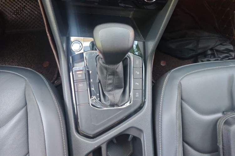 Used Volkswagen Tiguan L 2019 Revised 330TSI Automatic Two-Wheel Drive Smart & Luxury Edition China VI Standard Gear Lever
