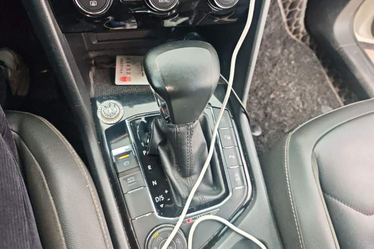 Used Volkswagen Tiguan L 2019 380TSI Automatic All-Wheel Drive Luxury Edition with 7 Seats China VI Standard Gear Lever