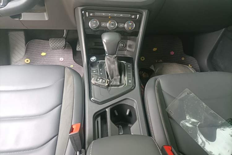 Used Volkswagen Tiguan L 2019 Revised Version 280TSI Automatic Two-Wheel Drive Panoramic Comfort Edition China VI Standard Gear Lever