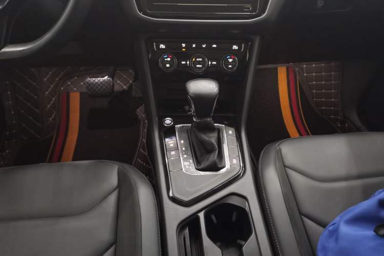 Used Volkswagen Tiguan L 2019 Updated Version 330TSI Automatic Two-Wheel Drive Panoramic Comfort Edition China VI Standard Gear Lever