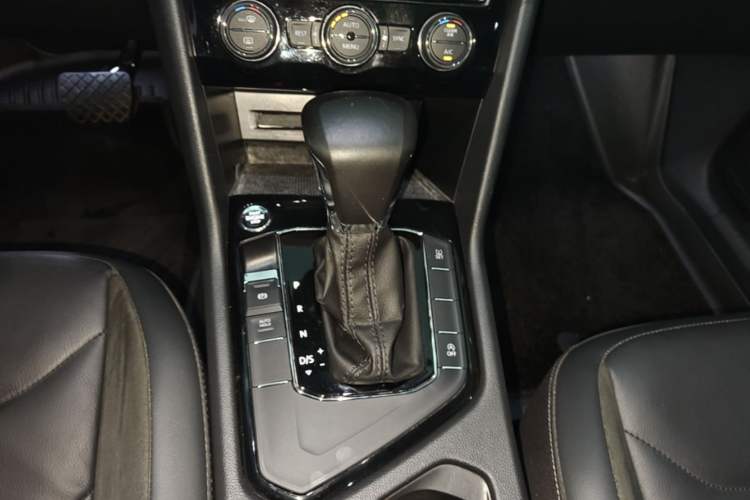 Used Volkswagen Tiguan L 2019 330TSI Automatic Two-Wheel Drive Panoramic Comfort Edition China V Standard Gear Lever