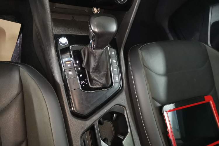 Used Volkswagen Tiguan L 2019 330TSI Automatic Two-Wheel Drive Smart Luxury Version China VI Standard Gear Lever
