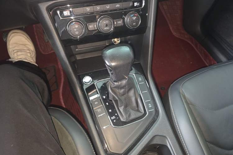 Used Volkswagen Tiguan L 2019 330TSI Automatic Two-Wheel Drive Panoramic Comfort Edition China VI Standard Gear Lever