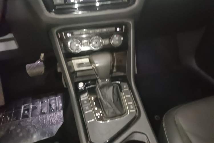 Used Volkswagen Tiguan L 2019 330TSI Automatic Two-Wheel Drive Panoramic Comfort Edition China VI Standard Gear Lever