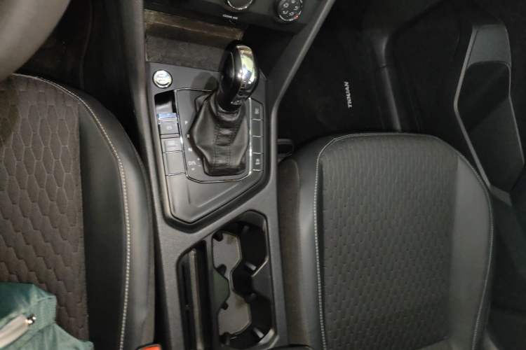 Used Volkswagen Tiguan L 2019 330TSI Automatic Two-Wheel Drive Luxury Edition China VI Standard Gear Lever