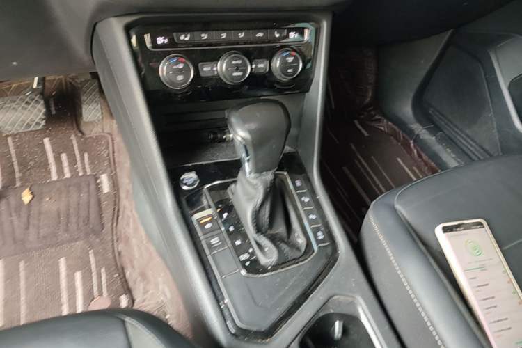 Used Volkswagen Tiguan L 2019 Revised 330TSI Automatic Two-Wheel Drive Smart & Luxury Edition China VI Standard Gear Lever