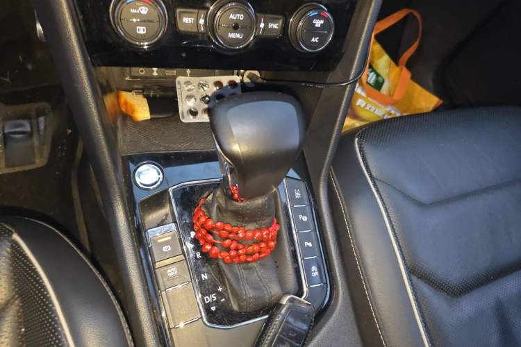 Used Volkswagen Tiguan L 2019 330TSI Automatic Two-Wheel Drive R-Line Flagship Model China VI Standard Gear Lever