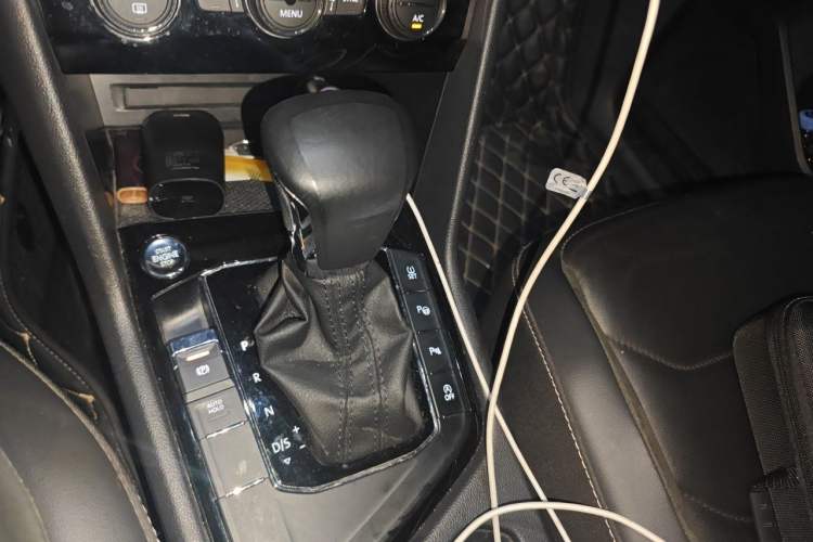 Used Volkswagen Tiguan L 2019 330TSI Automatic Two-Wheel Drive Smart Luxury Version China V Emission Standard Gear Lever