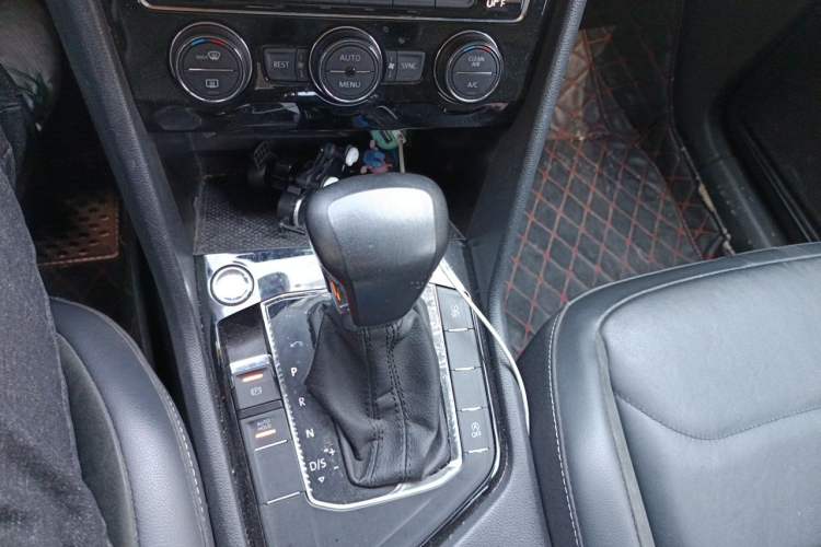 Used Volkswagen Tiguan L 2019 330TSI Automatic Two-Wheel Drive Panoramic Comfort Edition China V Standard Gear Lever