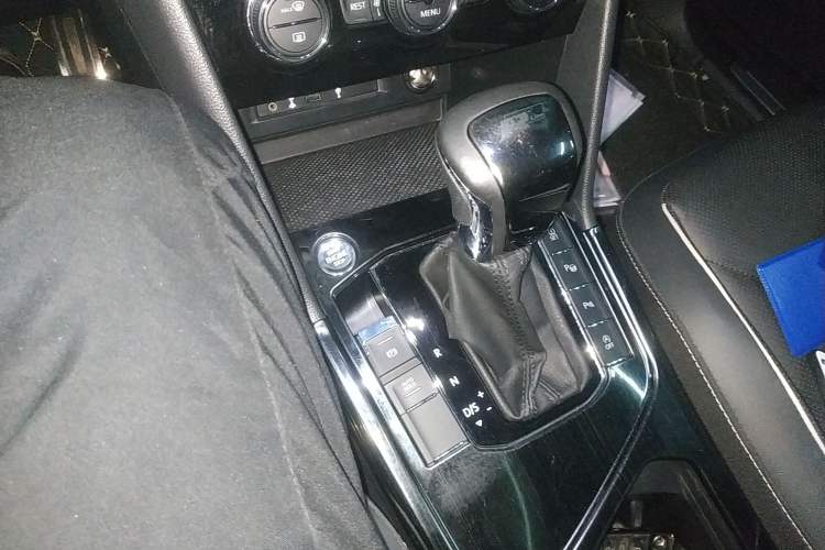 Used Volkswagen Tiguan L 2019 330TSI Automatic Two-Wheel Drive R-Line Flagship Model China VI Standard Gear Lever