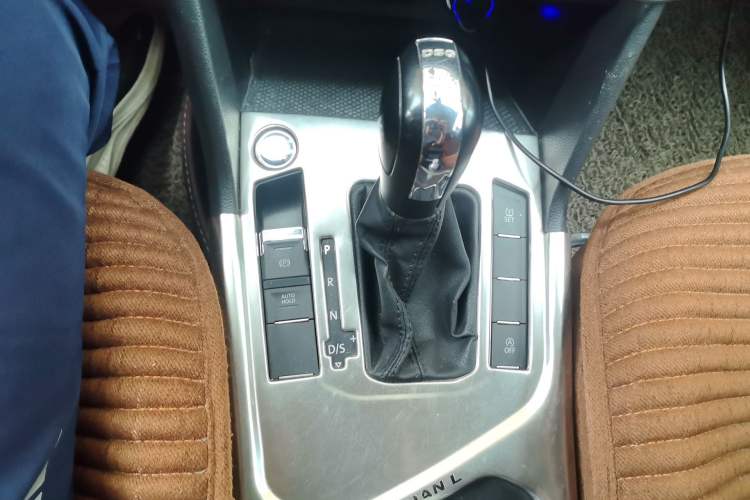 Used Volkswagen Tiguan L 2019 330TSI Automatic Two-Wheel Drive Luxury Edition China VI Standard Gear Lever