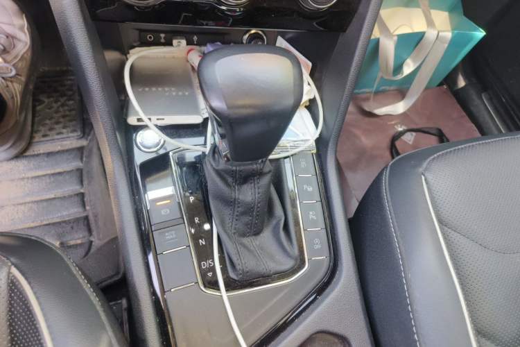 Used Volkswagen Tiguan L 2019 330TSI Automatic Two-Wheel Drive R-Line Flagship Model China VI Standard Gear Lever