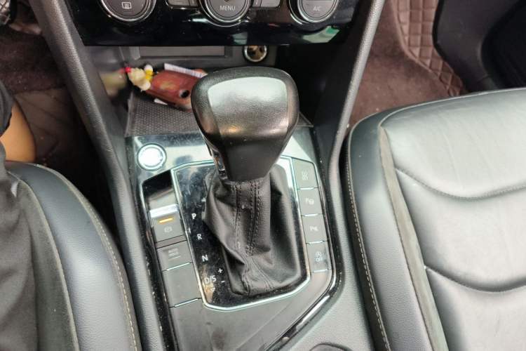 Used Volkswagen Tiguan L 2019 Updated Version 330TSI Automatic Two-Wheel Drive Panoramic Comfort Edition China VI Standard Gear Lever