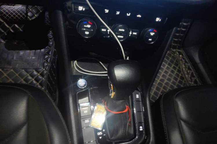 Used Volkswagen Tiguan L 2019 Updated Version 330TSI Automatic Two-Wheel Drive Panoramic Comfort Edition China VI Standard Gear Lever