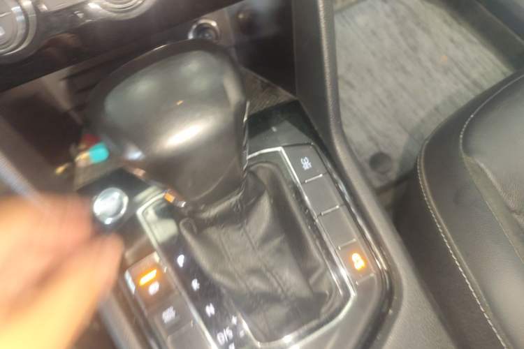 Used Volkswagen Tiguan L 2019 330TSI Automatic Two-Wheel Drive Panoramic Comfort Edition China VI Standard Gear Lever