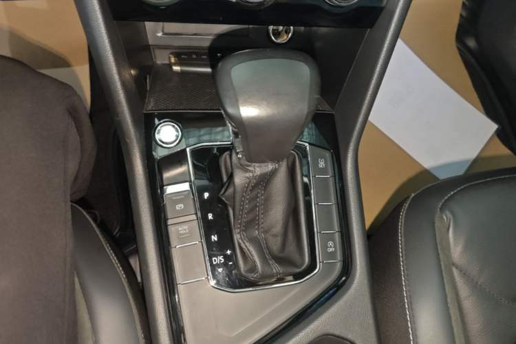 Used Volkswagen Tiguan L 2019 330TSI Automatic Two-Wheel Drive Panoramic Comfort Edition China V Standard Gear Lever