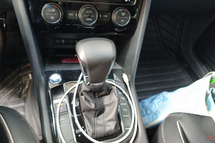 Used Volkswagen Tiguan L 2019 330TSI Automatic Two-Wheel Drive R-Line Flagship Model China VI Standard Gear Lever