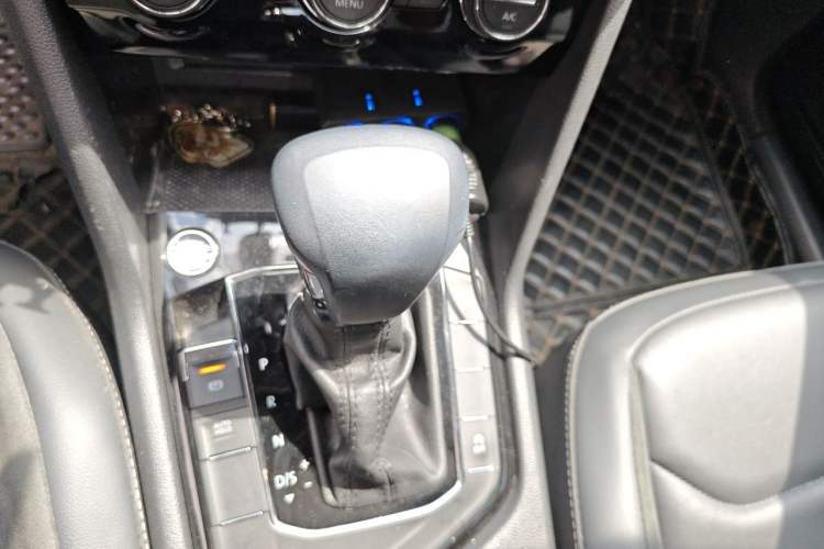 Used Volkswagen Tiguan L 2019 Updated Version 330TSI Automatic Two-Wheel Drive Panoramic Comfort Edition China VI Standard Gear Lever
