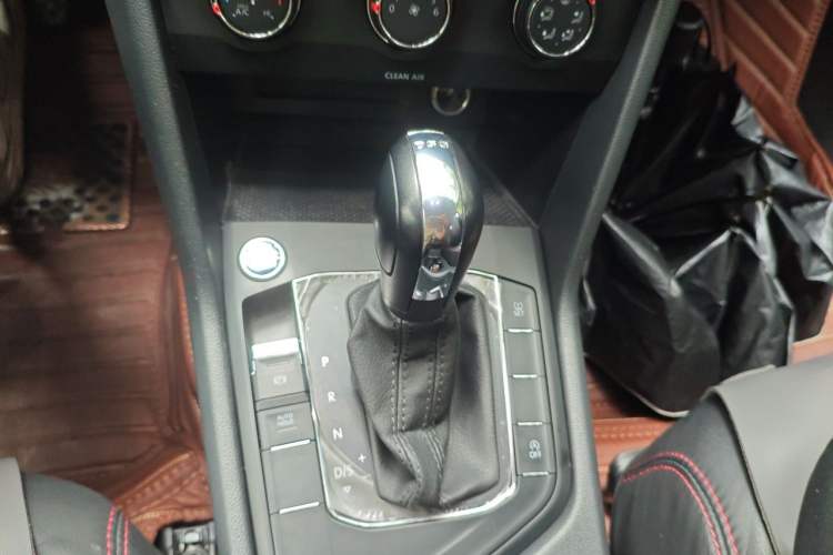 Used Volkswagen Tiguan L 2019 330TSI Automatic Two-Wheel Drive Luxury Edition China V Standard Gear Lever