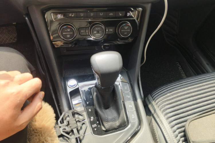 Used Volkswagen Tiguan L 2019 330TSI Automatic Two-Wheel Drive Smart Luxury Version China VI Standard Gear Lever