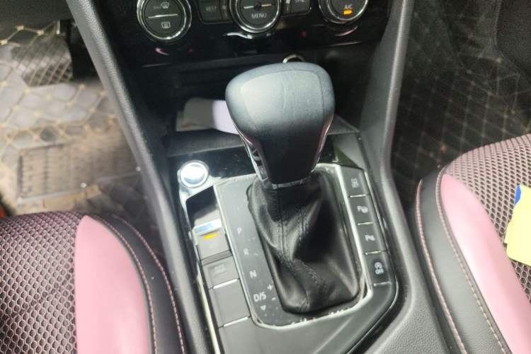 Used Volkswagen Tiguan L 2019 Revised 330TSI Automatic Two-Wheel Drive Smart & Luxury Edition China VI Standard Gear Lever