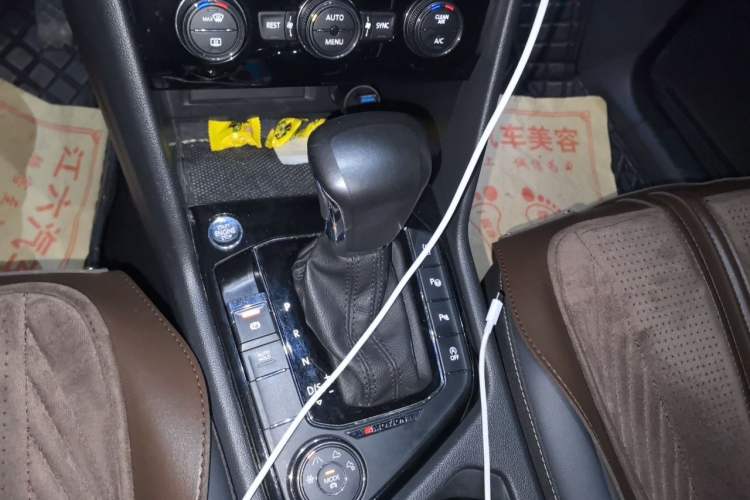 Used Volkswagen Tiguan L 2019 380TSI Automatic All-Wheel Drive Luxury Edition China VI Standard Gear Lever