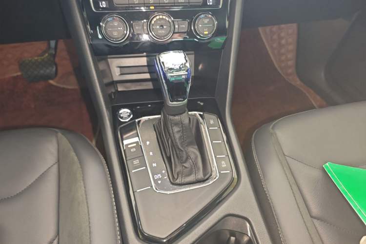 Used Volkswagen Tiguan L 2019 330TSI Automatic Two-Wheel Drive Panoramic Comfort Edition China V Standard Gear Lever