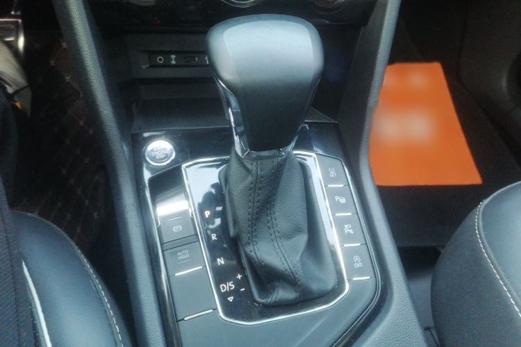 Used Volkswagen Tiguan L 2019 Restyled 330TSI Automatic Two-Wheel Drive R-Line Flagship Version China VI Standard Gear Lever