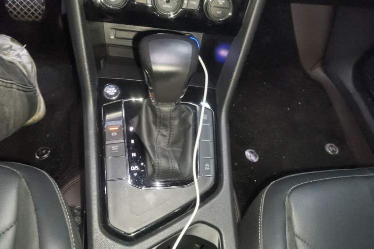 Used Volkswagen Tiguan L 2019 330TSI Automatic Two-Wheel Drive Panoramic Comfort Edition China V Standard Gear Lever