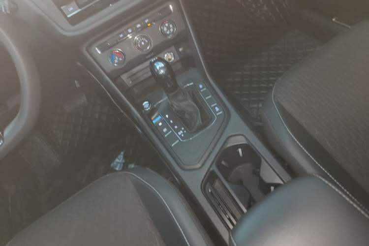 Used Volkswagen Tiguan L 2019 330TSI Automatic Two-Wheel Drive Luxury Edition China VI Standard Gear Lever
