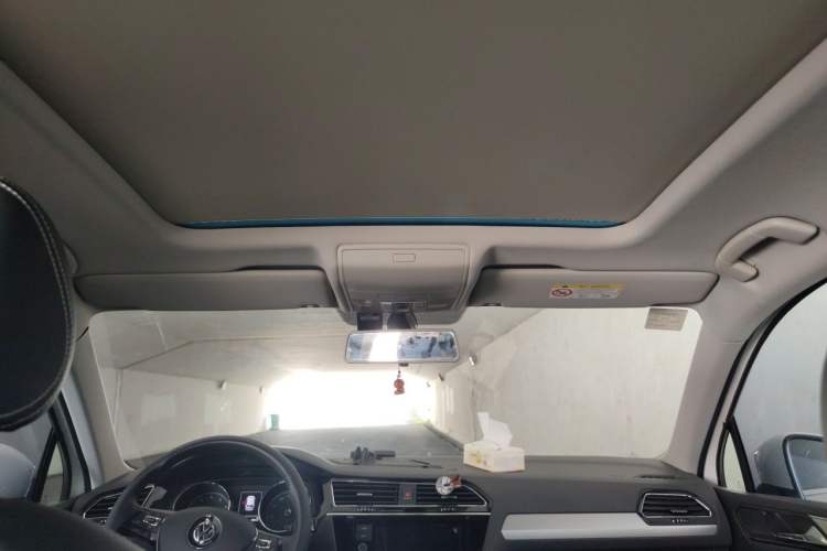 Used Volkswagen Tiguan L 2019 330TSI Automatic Two-Wheel Drive Panoramic Comfort Edition China VI Standard Headliner