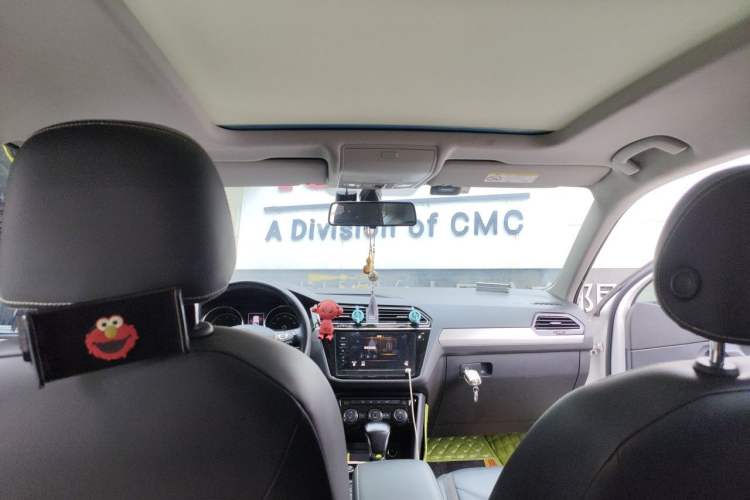 Used Volkswagen Tiguan L 2019 Revised Version 330TSI Automatic Two-Wheel Drive Panoramic Comfort Edition China V Standard Headliner