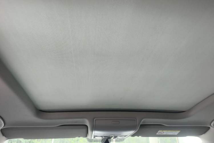 Used Volkswagen Tiguan L 2019 380TSI Automatic All-Wheel Drive R-Line Flagship 7-Seater China VI Standard Headliner