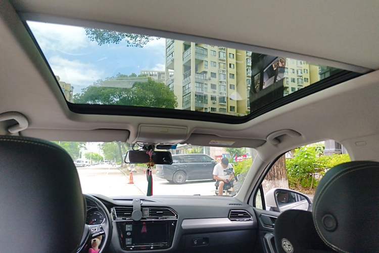 Used Volkswagen Tiguan L 2019 330TSI Automatic Two-Wheel Drive Smart Luxury Version China VI Standard Headliner