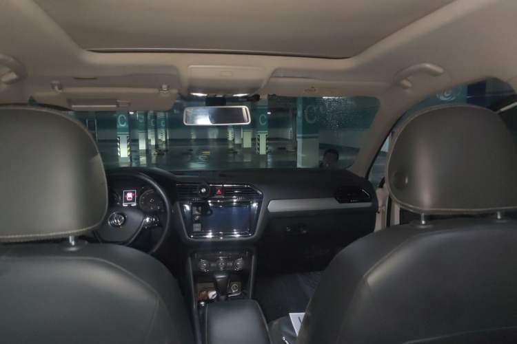Used Volkswagen Tiguan L 2019 280TSI Automatic Two-Wheel Drive Panoramic Comfort Edition China V Standard Headliner