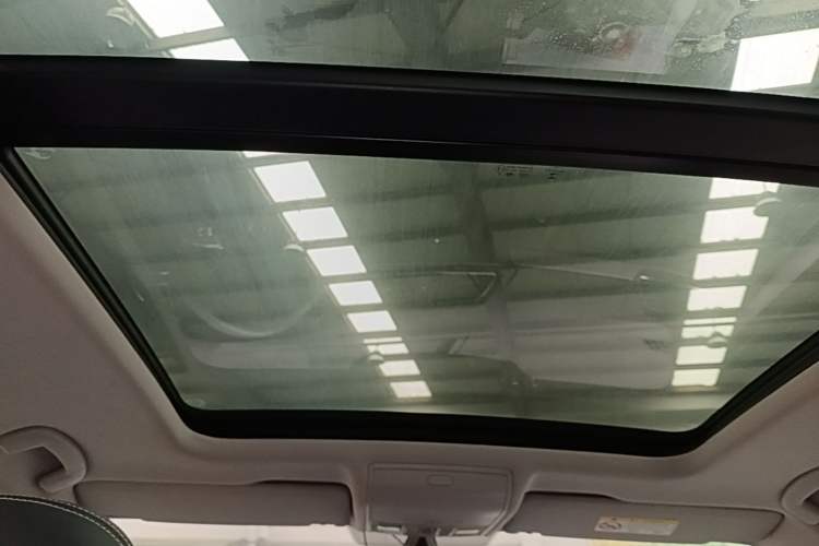 Used Volkswagen Tiguan L 2019 Updated Version 330TSI Automatic Two-Wheel Drive Panoramic Comfort Edition China VI Standard Headliner