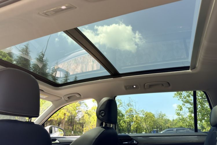 Used Volkswagen Tiguan L 2019 380TSI Automatic All-Wheel Drive R-Line Flagship 7-Seater China VI Standard Headliner