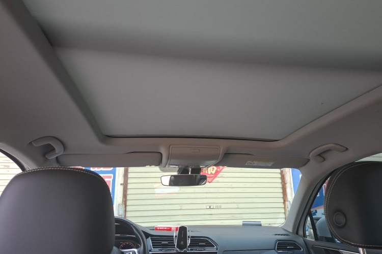 Used Volkswagen Tiguan L 2019 Restyled 330TSI Automatic Two-Wheel Drive R-Line Flagship Version China VI Standard Headliner