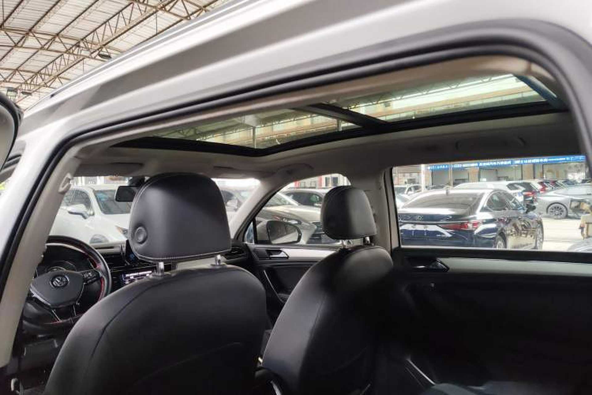 Used Volkswagen Tiguan L 2019 Updated Version 330TSI Automatic Two-Wheel Drive Panoramic Comfort Edition China VI Standard Headliner