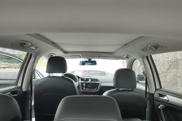 Used Volkswagen Tiguan L 2019 330TSI Automatic Two-Wheel Drive Panoramic Comfort Edition China VI Standard Headliner
