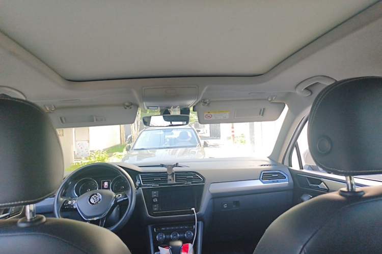 Used Volkswagen Tiguan L 2019 330TSI Automatic Two-Wheel Drive Smart Luxury Version China VI Standard Headliner