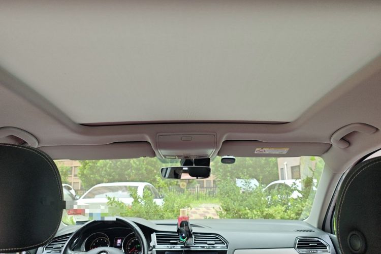 Used Volkswagen Tiguan L 2019 Revised 330TSI Automatic Two-Wheel Drive Smart & Luxury Edition China VI Standard Headliner